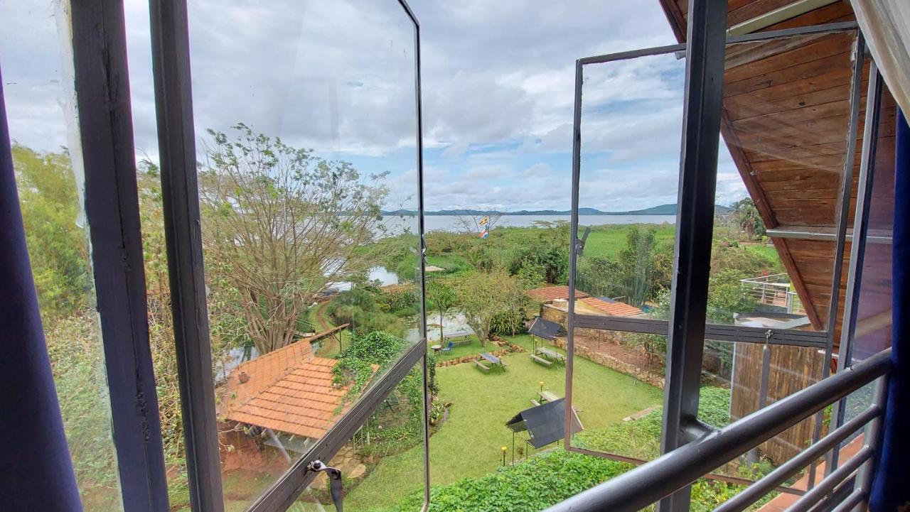 Yellow Haven Lodge Kampala Bagian luar foto