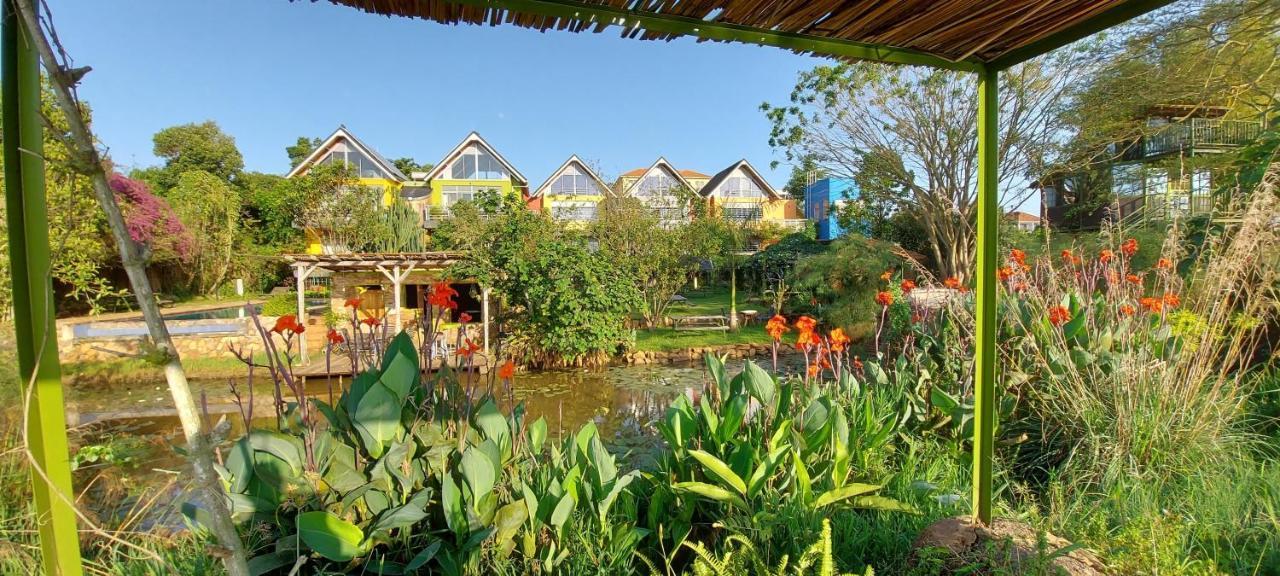 Yellow Haven Lodge Kampala Bagian luar foto
