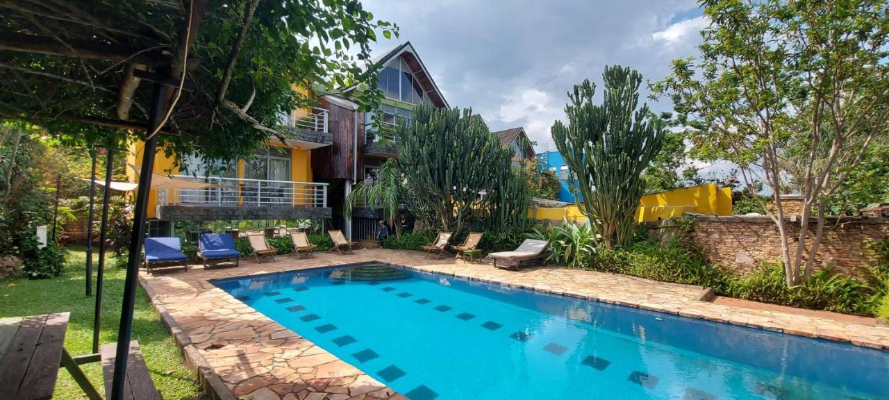 Yellow Haven Lodge Kampala Bagian luar foto