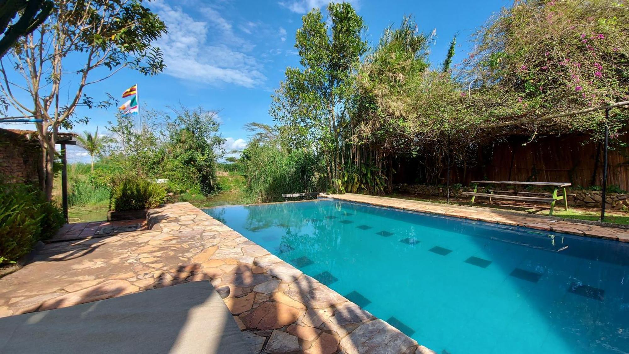 Yellow Haven Lodge Kampala Bagian luar foto