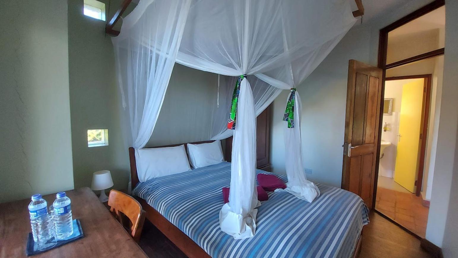 Yellow Haven Lodge Kampala Bagian luar foto