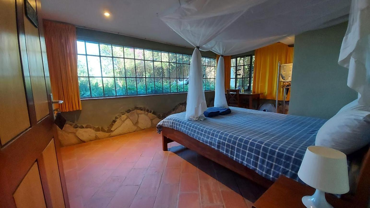 Yellow Haven Lodge Kampala Bagian luar foto