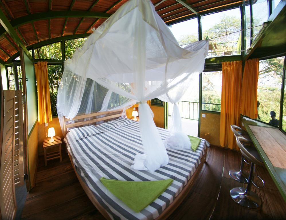 Yellow Haven Lodge Kampala Bagian luar foto